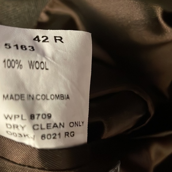 Mens Oscar de la Renta 100 % wool mens brown blazer. Size 42R. - Picture 6 of 7